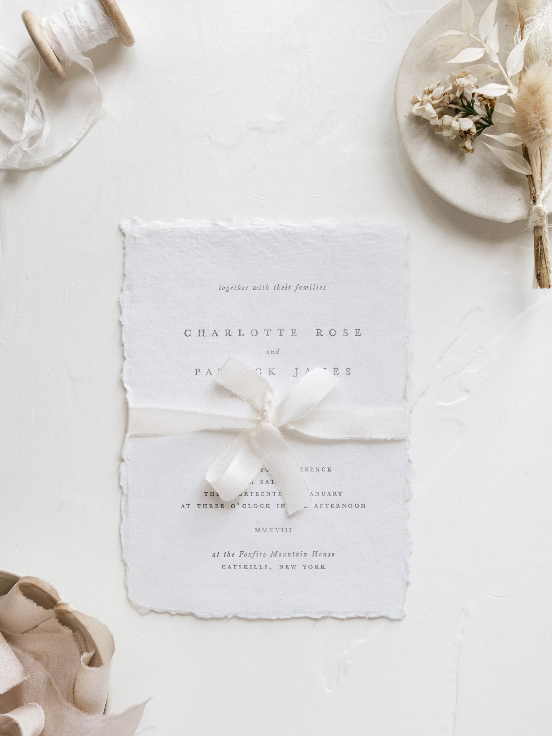 Silk bows and brooch wedding candles – stellaweddingsbaptisms